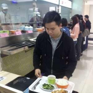 新时代的智慧食堂    学生超级多
