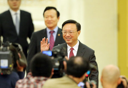 十二届全国人大一次会议在人民大会堂三楼金色大厅举行记者会，图为外交部部长杨洁篪答中外记者问。